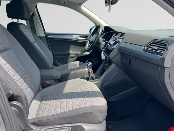 VOLKSWAGEN Tiguan (2022) — foto 3 van 18