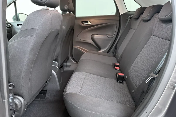 Opel Crossland (2022) — foto 19 van 20