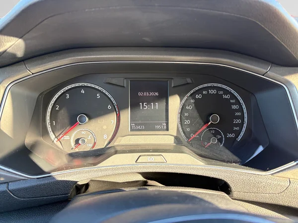 VOLKSWAGEN T-Roc (2021) — foto 2 van 20