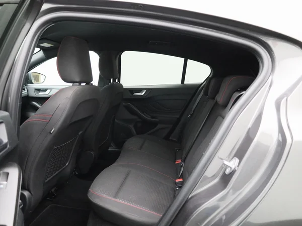 Ford Focus (2022) — foto 2 van 39