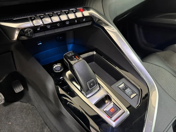 Peugeot 5008 (2021) — foto 8 van 28