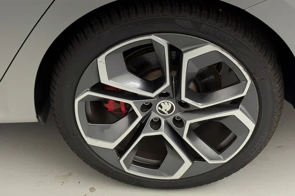 Skoda Octavia SW RS PHEV (2021) — foto 17 van 28