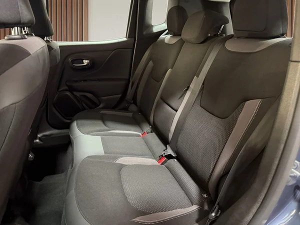 Jeep Renegade (2022) — foto 18 van 29