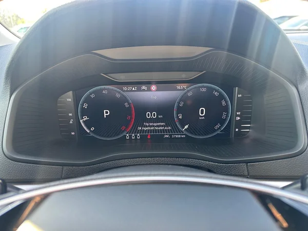 SKODA Karoq (2024) — foto 6 van 24