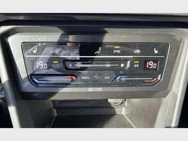 Volkswagen Tiguan (2021) — foto 11 van 35