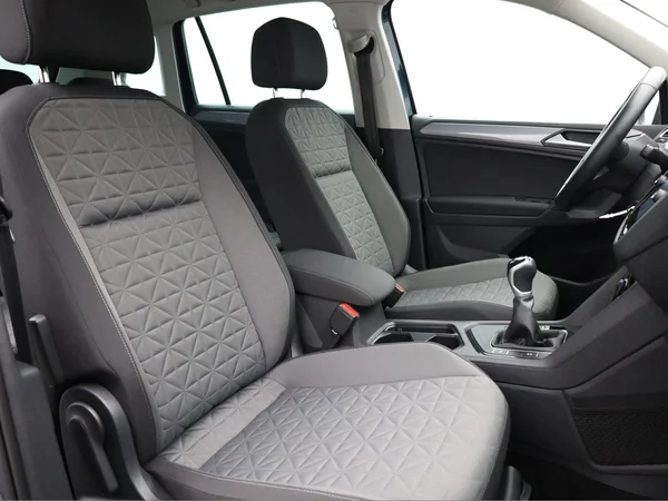 VOLKSWAGEN Tiguan (2022) — foto 17 van 22