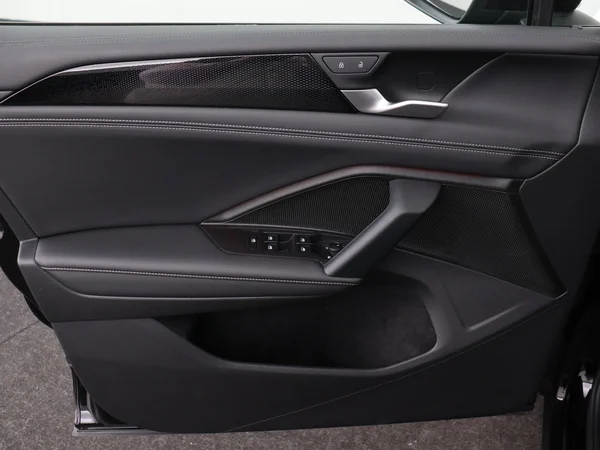 VOLKSWAGEN Tiguan (2025) — foto 9 van 18