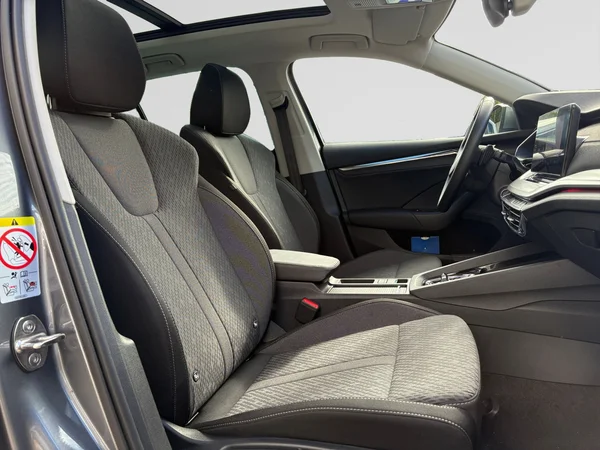 SKODA Octavia Combi (2024) — foto 8 van 22