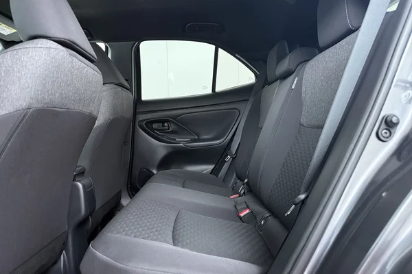 Toyota Yaris Cross Hybrid (HEV) (2025) — foto 17 van 18