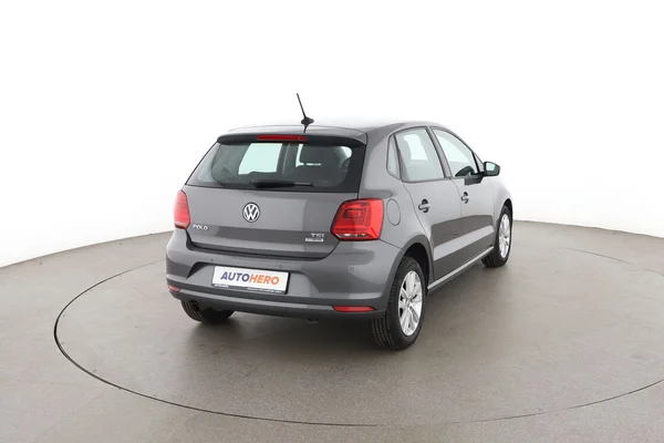 Volkswagen Polo (2016) — foto 12 van 16