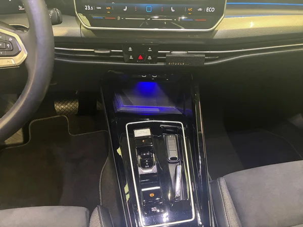 VOLKSWAGEN Golf VIII (2024) — foto 15 van 24