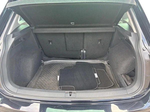 VOLKSWAGEN Tiguan (2017) — foto 7 van 19