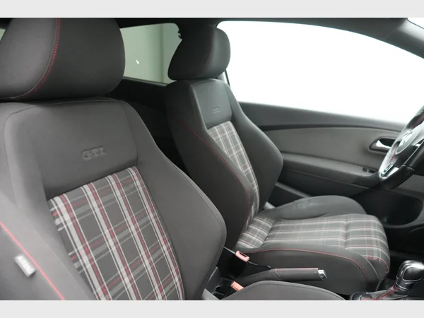 VOLKSWAGEN Polo GTI (2011) — foto 4 van 19