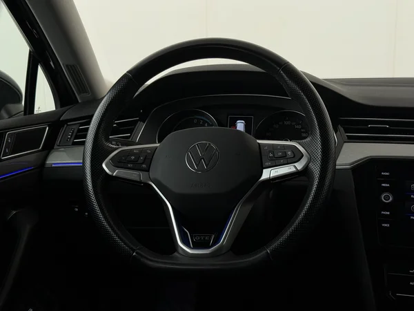 VOLKSWAGEN Passat Variant (2022) — foto 14 van 32