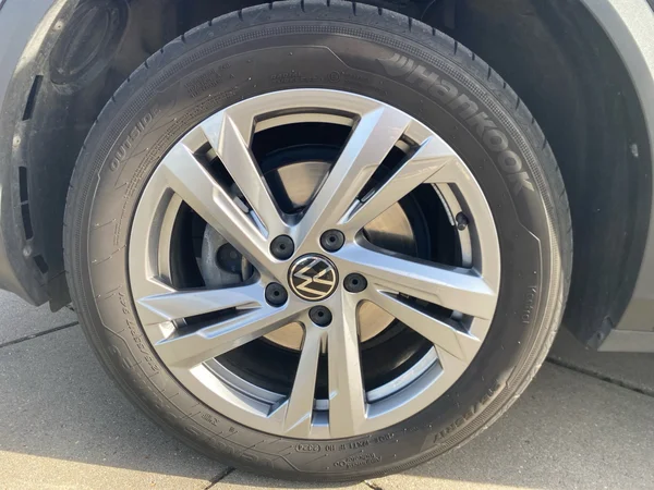VOLKSWAGEN T-Roc (2024) — foto 9 van 17