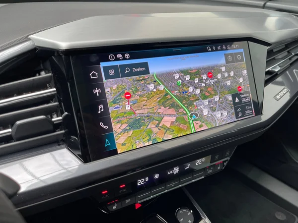 AUDI Q4 e-tron (2025) — foto 4 van 15