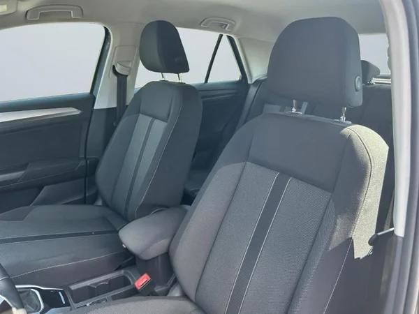 VOLKSWAGEN T-Roc (2023) — foto 2 van 31