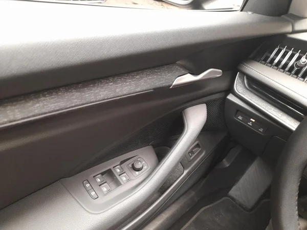 SKODA Superb Combi (2025) — foto 13 van 23