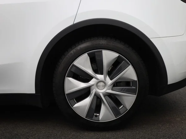 Tesla Model Y (2023) — foto 3 van 43