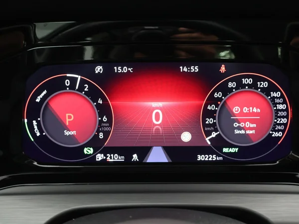 VOLKSWAGEN Golf VIII eHybrid (PHEV) (2024) — foto 11 van 25
