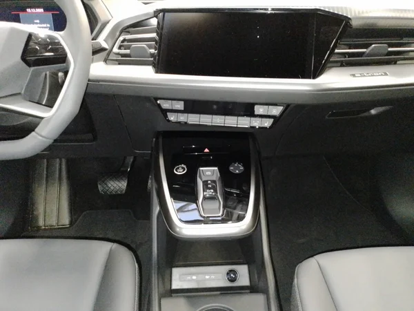 AUDI Q4 e-tron (2025) — foto 6 van 16