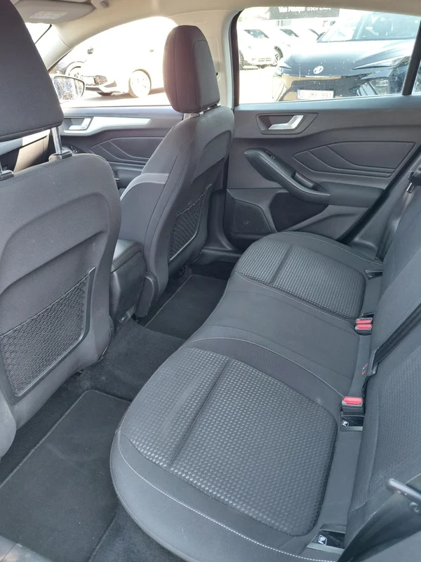 Ford Focus (2020) — foto 2 van 24