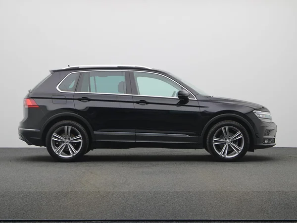 VOLKSWAGEN Tiguan (2019) — foto 20 van 22