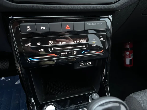 VOLKSWAGEN T-Cross (2024) — foto 4 van 14