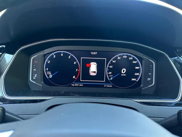 VOLKSWAGEN Passat SW (2024) — foto 2 van 13
