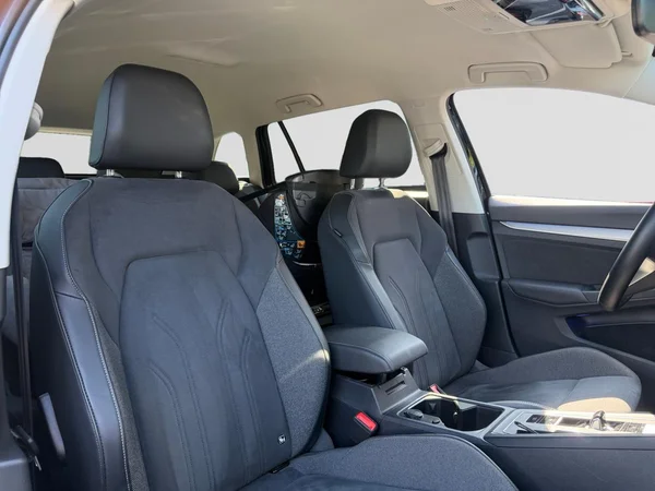 VOLKSWAGEN Golf VIII SW (2024) — foto 18 van 20