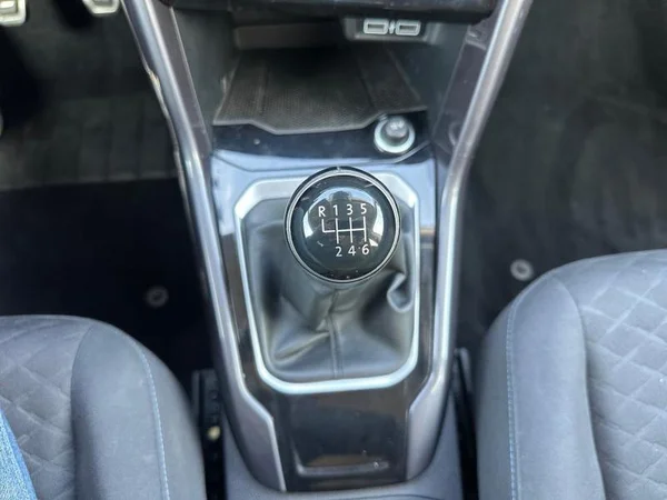VOLKSWAGEN T-Roc (2019) — foto 18 van 28