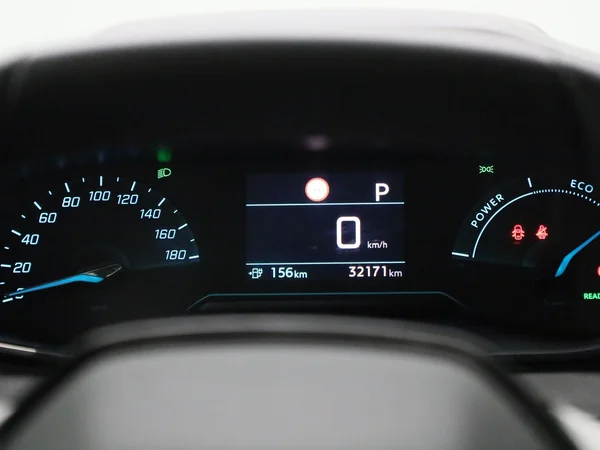 Peugeot e-2008 (2023) — foto 42 van 43