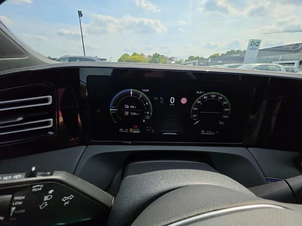 VOLKSWAGEN Tiguan eHybrid (PHEV) (2026) — foto 6 van 24