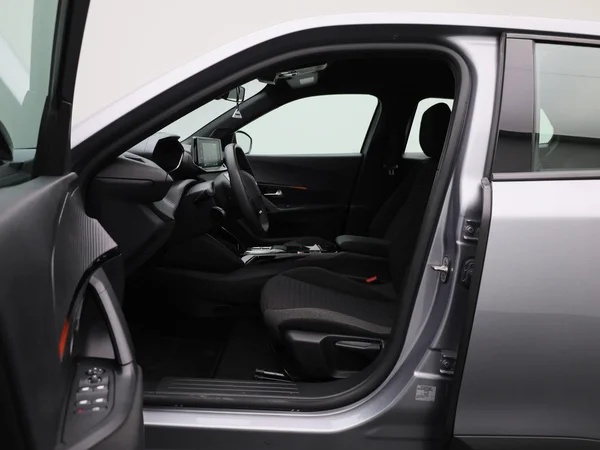 Peugeot e-2008 (2023) — foto 43 van 43