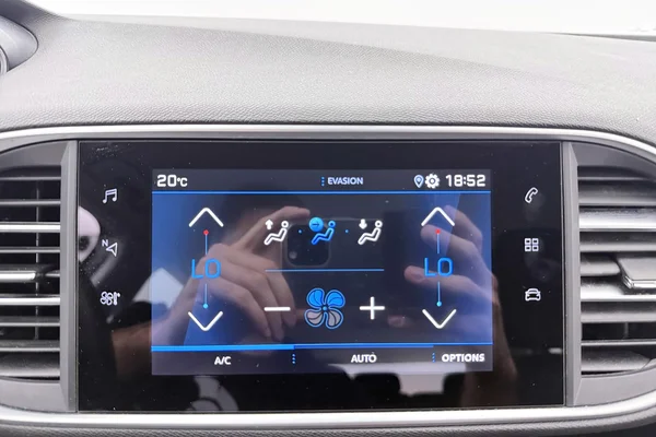 Peugeot 308 (2020) — foto 6 van 35