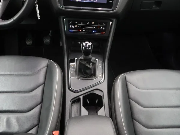 Volkswagen Tiguan (2021) — foto 8 van 27