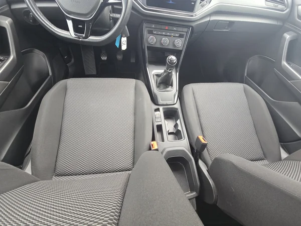 VOLKSWAGEN T-Roc (2021) — foto 15 van 24
