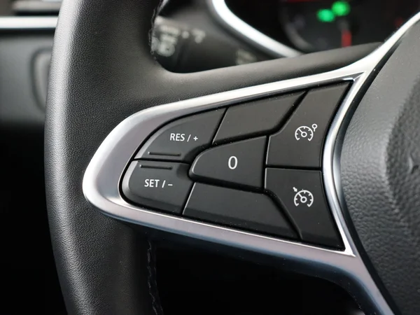 RENAULT Clio (2020) — foto 9 van 26
