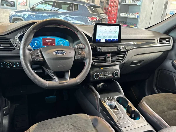 Ford Kuga (2023) — foto 2 van 19