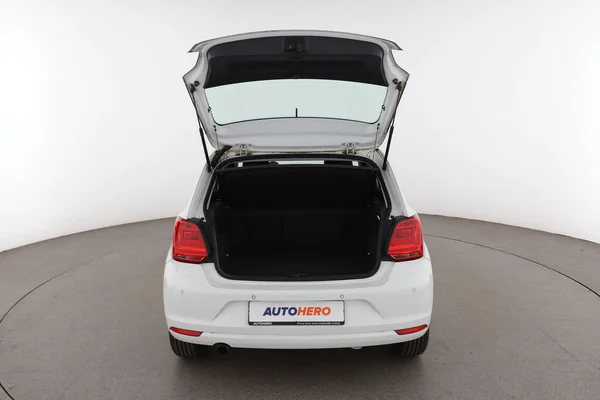 Volkswagen Polo (2016) — foto 7 van 16