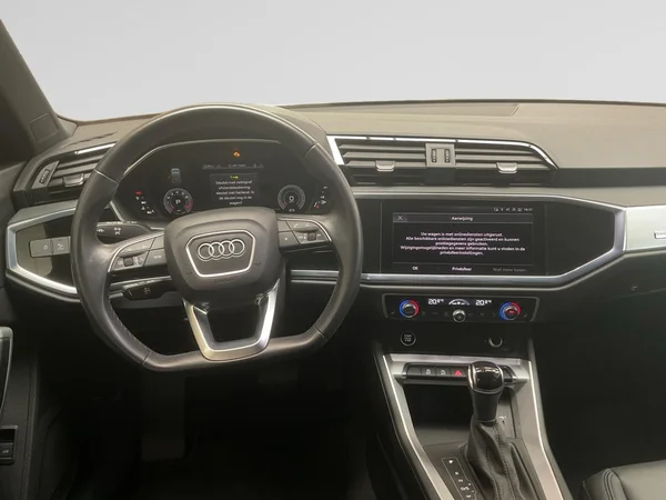 AUDI Q3 (2022) — foto 2 van 24