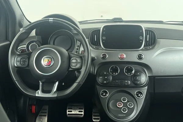 Abarth 595 (2021) — foto 8 van 27