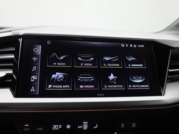 Audi Q4 e-tron (2022) — foto 19 van 45