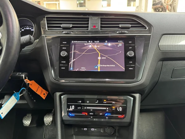VOLKSWAGEN Tiguan (2020) — foto 5 van 19