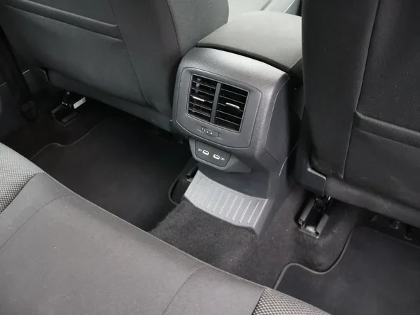 Volkswagen T-Roc (2022) — foto 15 van 26