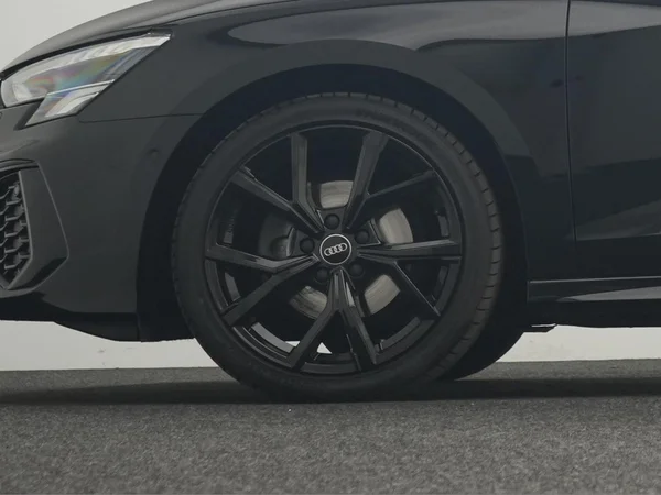 AUDI A3 Sportback (2023) — foto 2 van 10