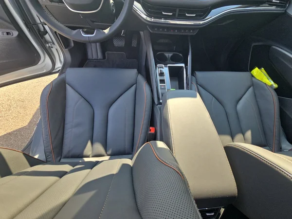 SKODA Enyaq Coupé (2025) — foto 11 van 24