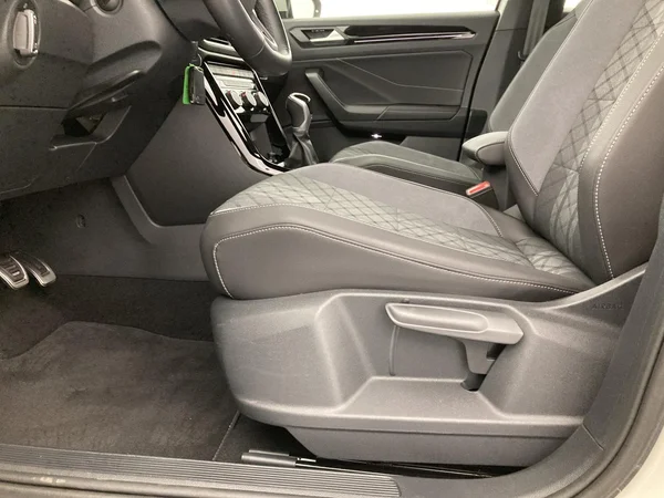 VOLKSWAGEN T-Roc (2024) — foto 24 van 36