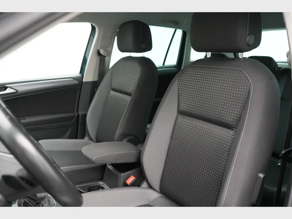 VOLKSWAGEN Tiguan (2021) — foto 6 van 29