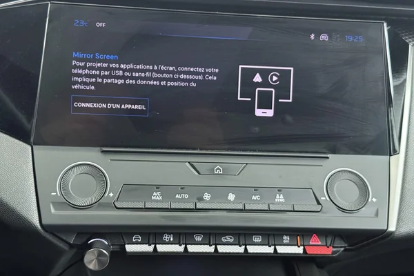 Peugeot 308 PHEV (2024) — foto 6 van 31